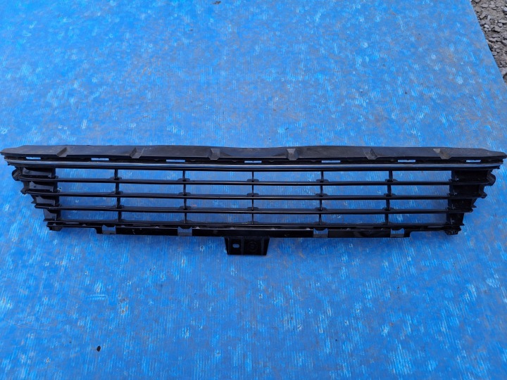griglia paraurti medio anteriore TOYOTA AURIS II LIFT 2015R->