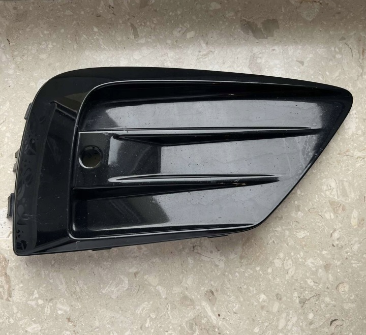 VOLVO XC60 17- R-dizajn Mriežka Nárazníka pravá predok 31449129