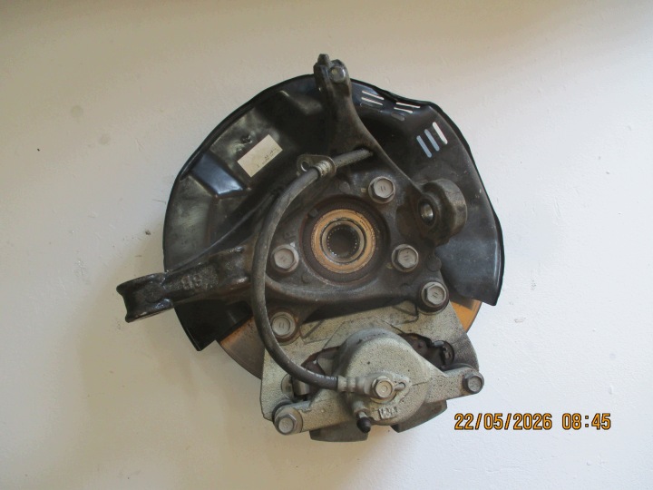 mozzo fusello destro TOYOTA COROLLA CROSS 2,0HYB 23R