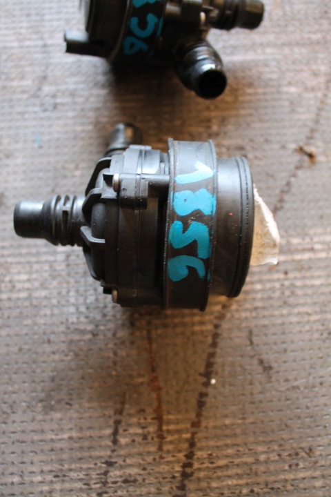 1856. Pompe eau moteur auxiliaire MERCEDES A0005006300