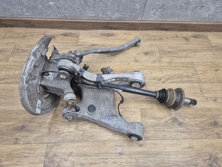 BMW 6 F06 otoč pravý záď zadní kompletní poloos ramene 6852892