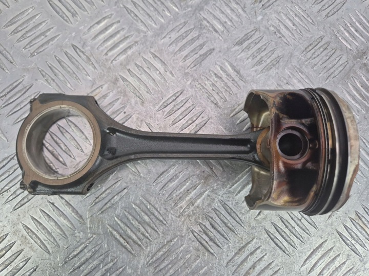 piston with connecting rod Mercedes A200 W176 DFA2700317 270.910