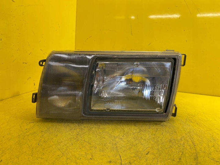 Licht rechts Mercedes W126 A1268201959