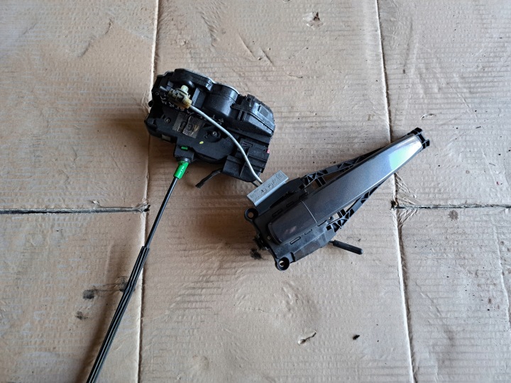 de la Serrure Poignée Support plaque Portière Droite Arrière OPEL ASTRA J Z177