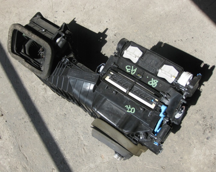 AUDI A3 8P 07R Bloc de chauffage complet Complète 8P1820003J