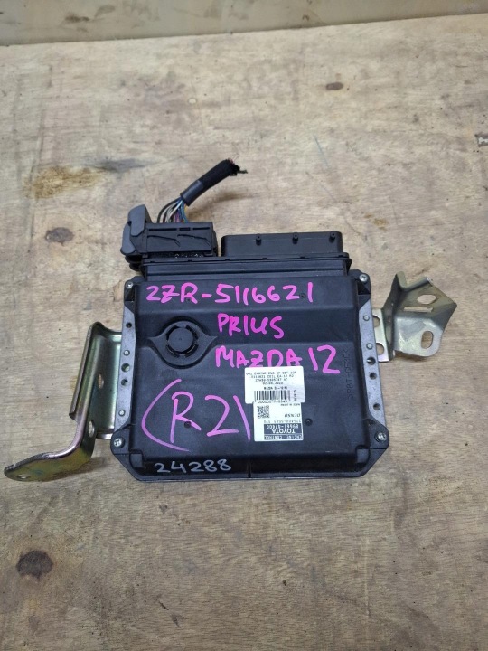 control unit of the engine Toyota Prius 3 XW30 2011 89661-47400