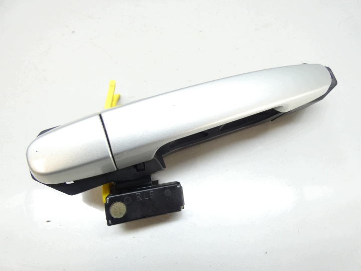 poignée portière externe gauche arrière TOYOTA AVENSIS T25 03-09 couleur 1C0