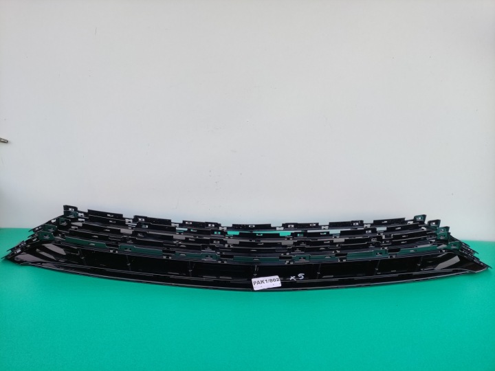 MERCEDES AMG GT W192 21-24 ROK LÜFTUNGSGITTER DER STOSSSTANGE MITTE PAK1/802