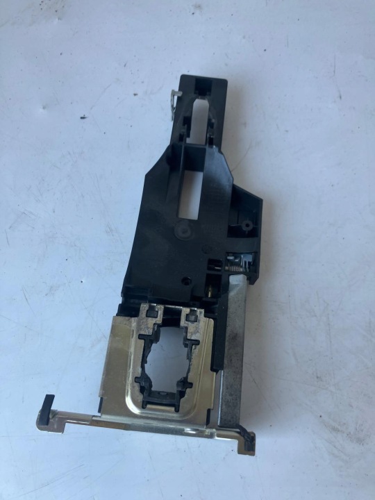 Support plaque Poignées Gauche Avant RENAULT KADJAR 806071597R