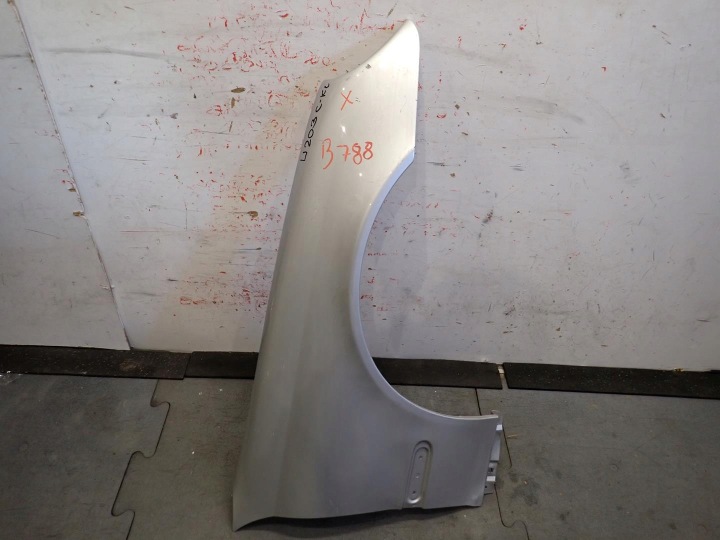 fender front front right MERCEDES C-KLASA W203 2000-2007