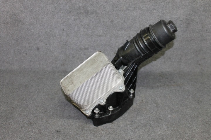 BMW G30 G11 G12 G05 G06 G07 M550D B57D30A/B oil filter holder - 8570063