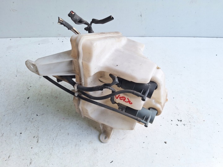 TOYOTA VERSO LIFT 14-17 serbatoio lavafari