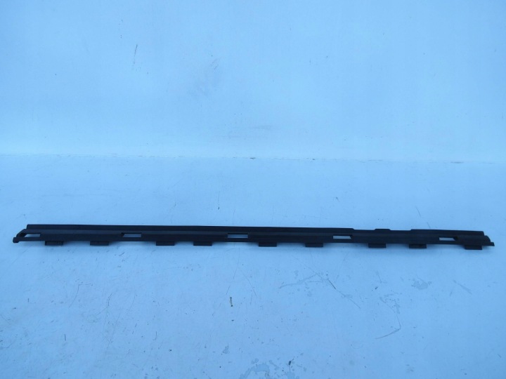 lišta MOCUJACA PRAHU MERCEDES ML 500 W166 4.7 V8 A1676988101