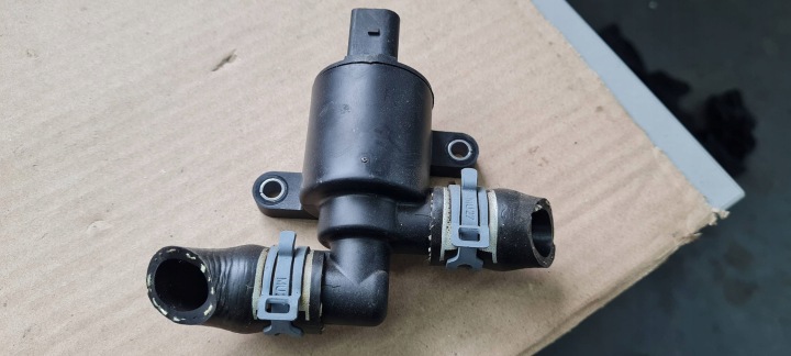 A5 8T LIFT elettrovalvola Pompa d’acqua 4H0121671D A6 C7 A7 4G A4 B8 B9 8W Q5