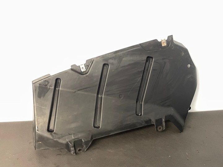 fedél fedél a motrot DOLNA MERCEDES E W212 A2126100408