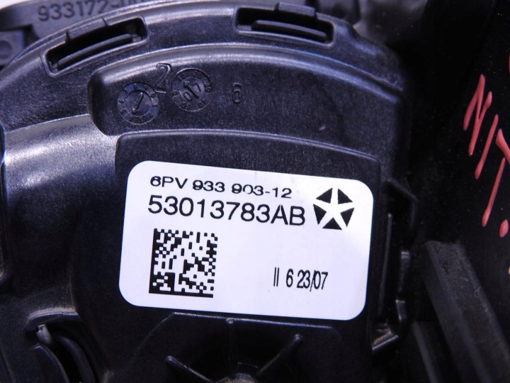 2008 Dodge Nitro Gas pedal 53013783AB 7