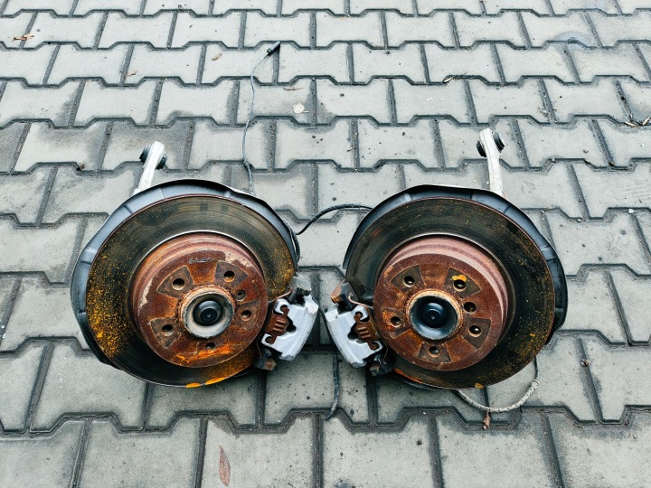 BMW X5 F15 Achsschenkel Radnabe Radlager heck rechts links 6770984 6770983