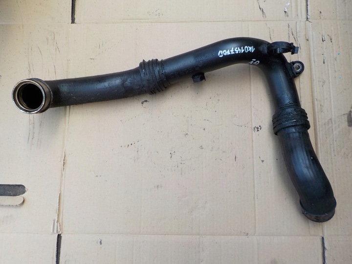 Tubazione Dell’aria vw golf V 2,0 tdi 1K0145770D
