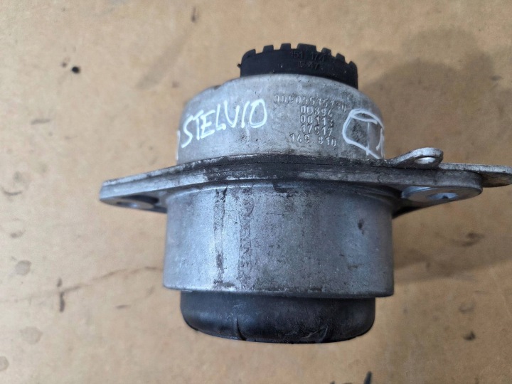 Alfa Romeo Stelvio engine mount right 005055515130 (T101)