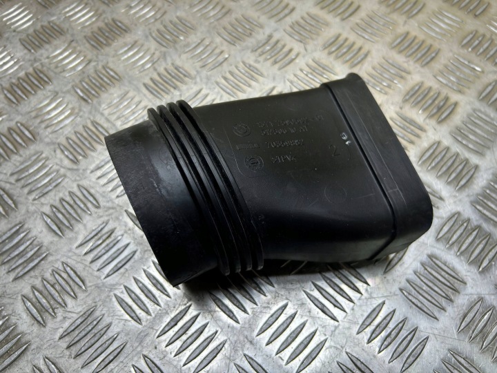díl rury dolotu vzduchový BMW 5 F10 F11 2012 7590592