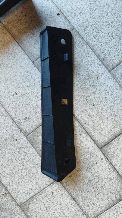 paraspruzzo anteriore anteriore bocchetta destro Renault Twingo e-tech 638B40139R