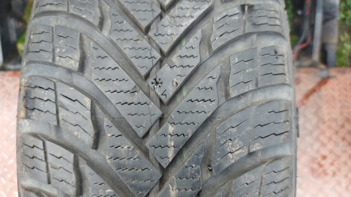 NOKIAN WEATHERPROOF SUV 215/60R17 guma ZIMOWA 7mm