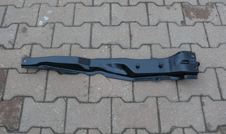 Halter TRAWERZA vorne MITSUBISHI OUTLANDER und 1 2.0 16V 136KM 4WD 4x4 03