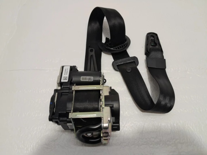 AUDI A4 B9 LIFT napínací pás Bezpečnostný spolujazdca pravý predok 8W0857706P