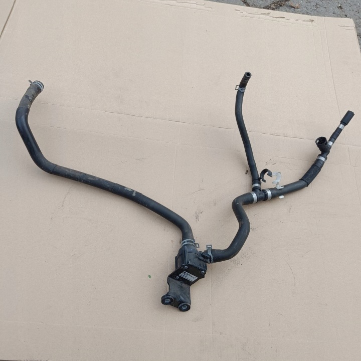 Ford Kuga MK2 2014 zusätzliche Wasserpumpe Schläuche 704299010