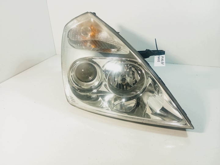 light right front reflektor right front 921024D0 Kia Carnival 3 III 06-15