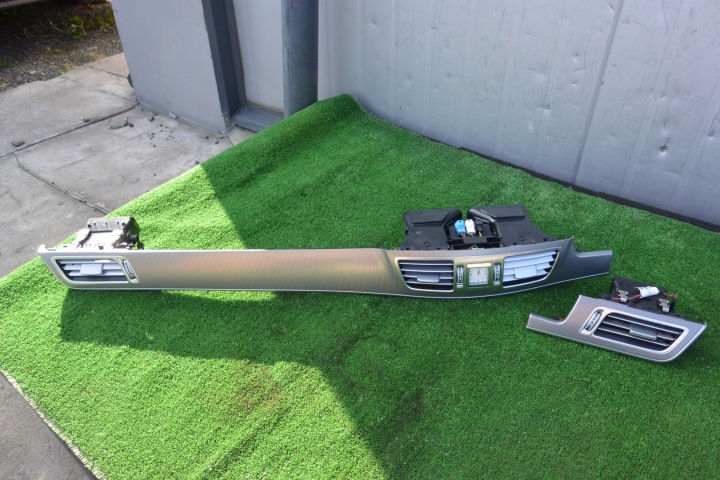 grid air conditioning devices central DEKOR moulding of the dashboard UK KPL MERCEDES E W212 LIFT