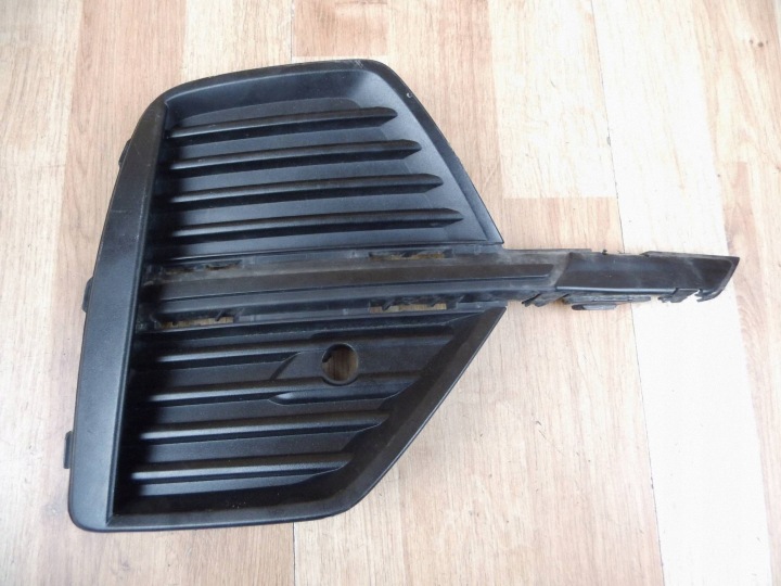 Volvo XC60 II 2021+ Grill Lüftungsgitter der Stoßstange rechts vorne vorne 32234947