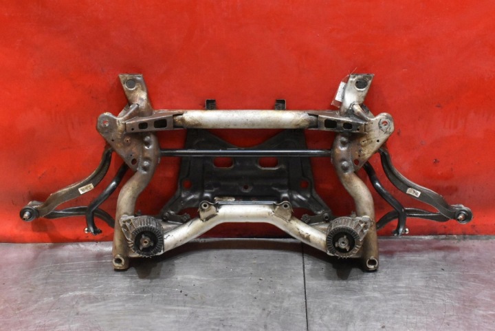 Pont essieu Renfort pare choc Essieu Essieu avant berceau Avant MERCEDES E-KLASA W212 2.2 CDI 170 KM 09-13