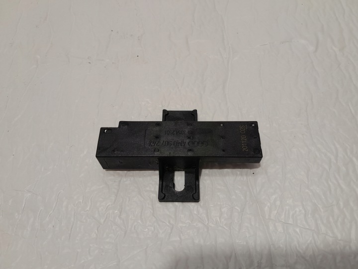 AUDI A4 B9 SEDAN LIFT ANTENA erösítö 4M0907247A