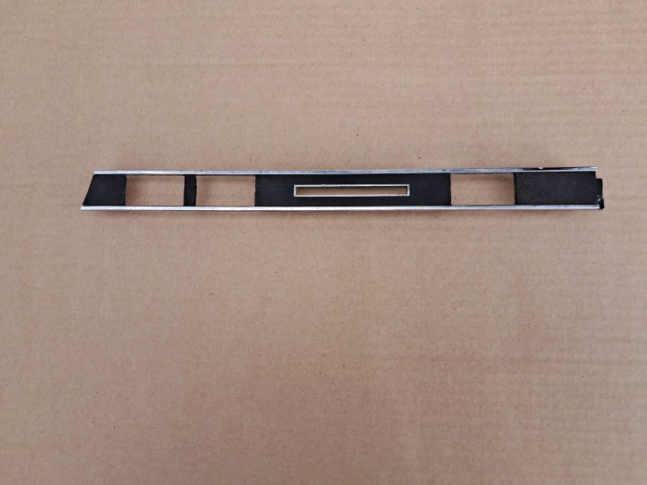 decorative trim of the dashboard ROZDZIELCZEJ MERCEDES 107 SL SLC 1076800171