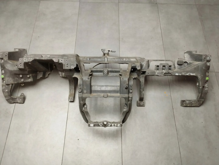 Land Rover Range Rover Sport L320 výztuha držák přístrojovky