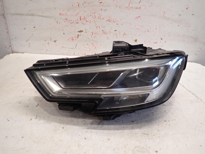 Licht vorne vorne links AUDI A3 LIFT 2016- FULL LED 8V0941033C