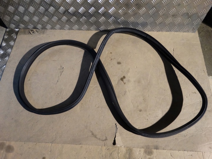 JOINT PORTIÈRE ARRIÈRE GAUCHE MERCEDES CLS W257 1