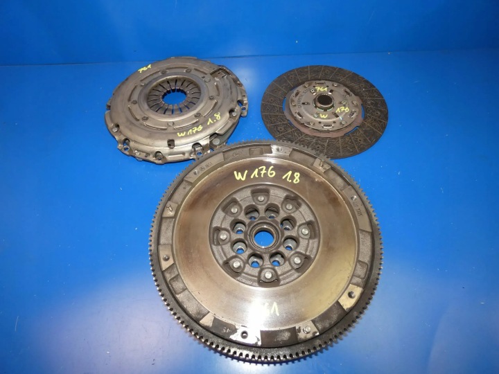 MERCEDES A KLASA W176 W117 W246 Embrayage Disque de pression DWUMAS KOMPLET
