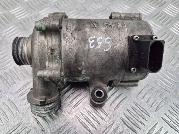 BMW 5 F10 F11 520i water pump N20B20B 7597715
