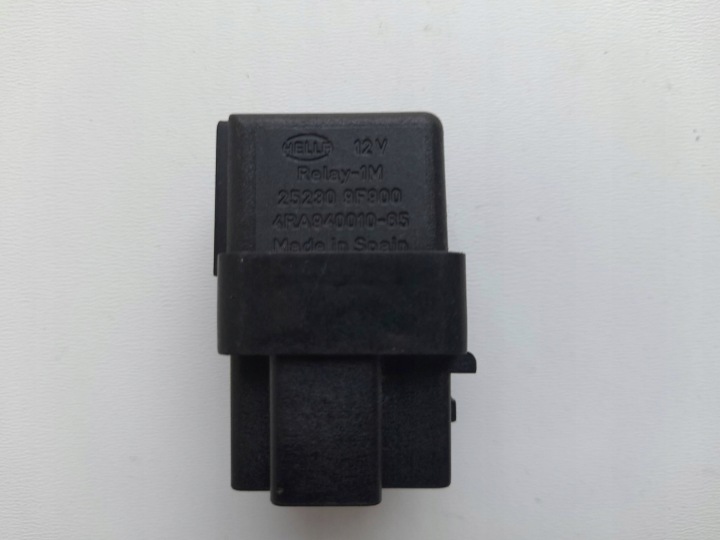 Nissan Almera Primera Terrano relay Hella 252309F900 (P77)