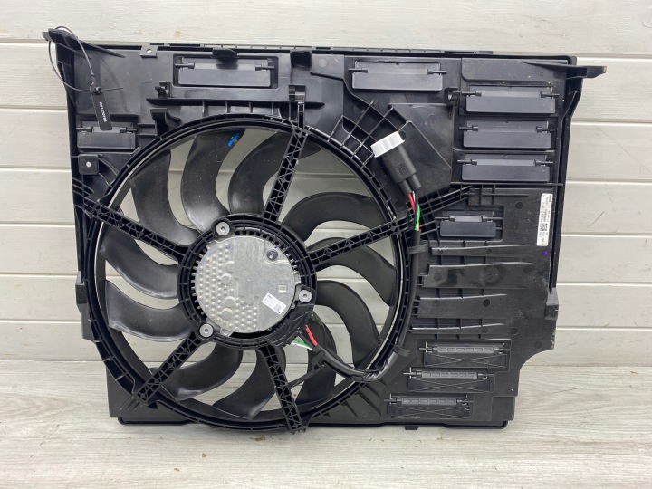 BMW 2 U06 Kühlergebläse RAHMEN Gehäuse 5A512C9
