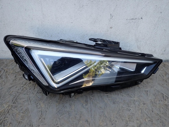far desna prednji dio desni FULL LED CUPRA FORMENTOR 5FF KM7 5FG941008H