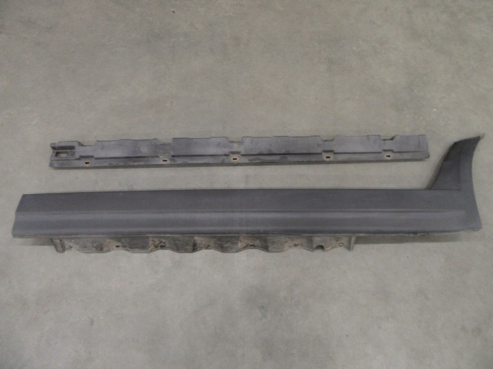 modanatura MINIGONNA sinistra staffa maniglia MINIGONNE BMW e83 X3