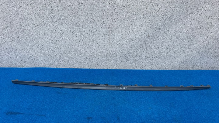 BMW 1 F40 m-packet right moulding LISTEWKA for threshold cap Z312UZ