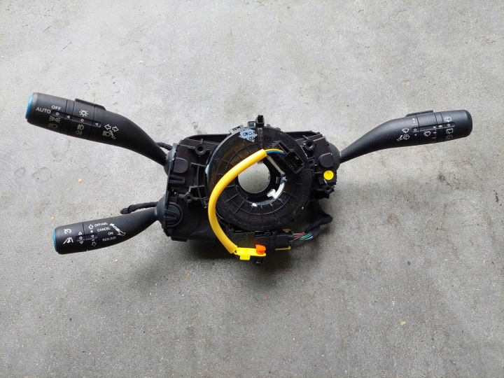páčky pod volant a ovládání ovladanie TASMY airbag TEMPOMAT MG HS a 1.5 T TGI