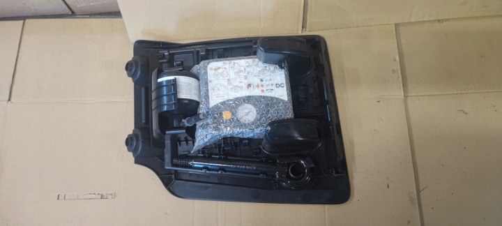 RENAULT TWINGO III 14-18r. Cric ZAPASOWY Roues