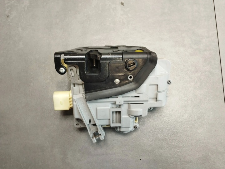 Audi Q7 4L lock left rear part 3C4839015A