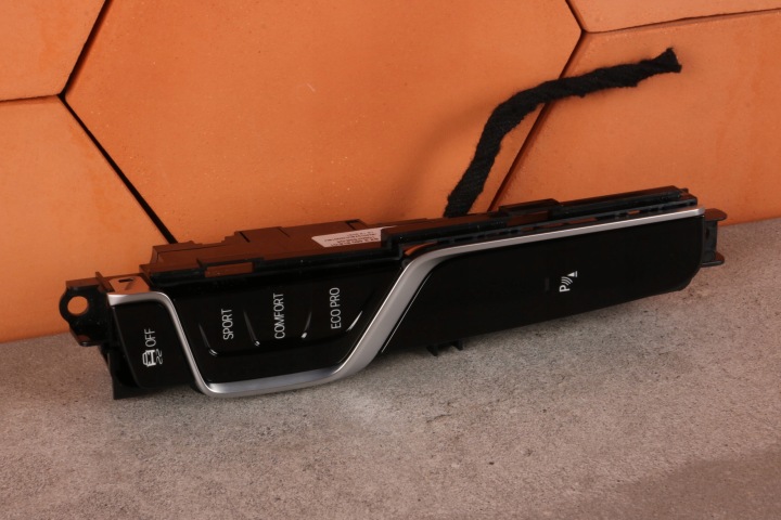 BMW 5 G30 G31 PANEL konzoli střední pérování PDC DTC EUROPA 9460818