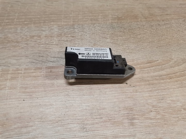 snímač nárazu MERCEDES W210 0008209926 originál
